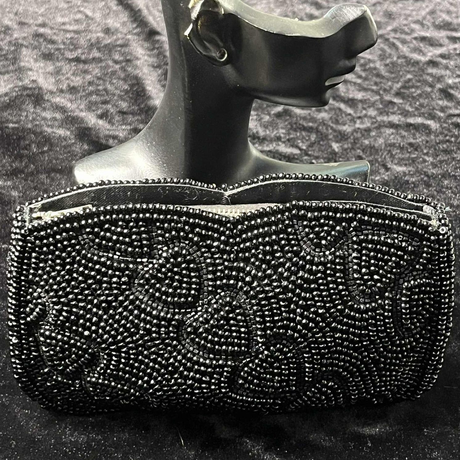 Other 90s Black Beaded Heart Clutch Size ONE SIZE - 1 Thumbnail