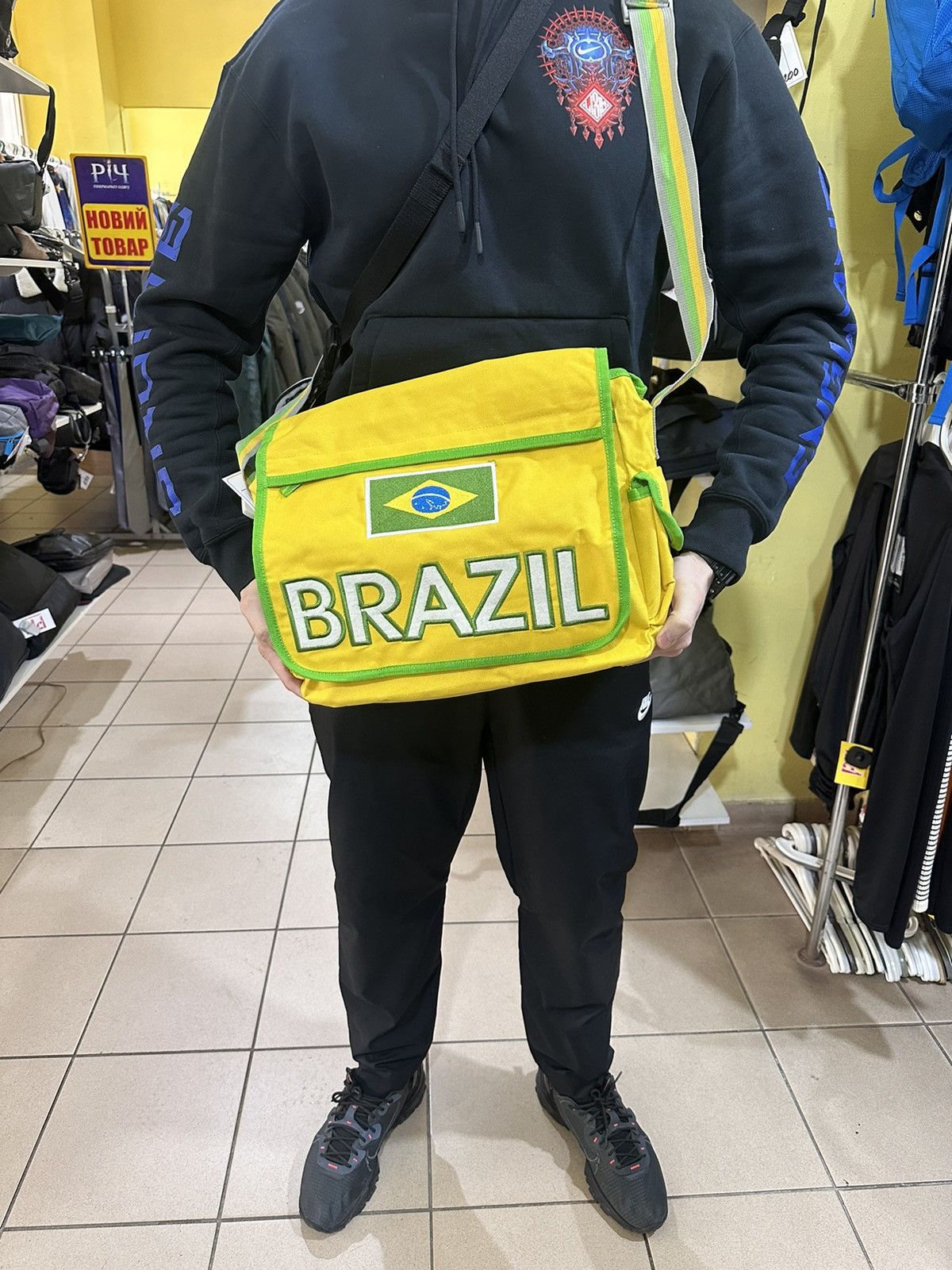 Vintage Vintage Brazil soccer bag rare big logo Brasil Size ONE SIZE - 1 Thumbnail