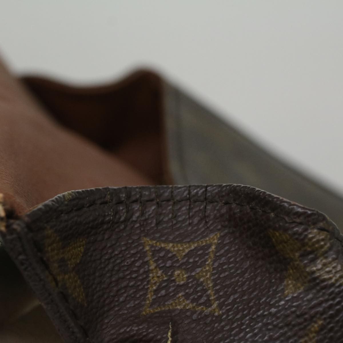 Louis Vuitton LOUIS VUITTON Monogram Saint Cloud GM Shoulder Bag M51242 Size ONE SIZE - 9 Thumbnail