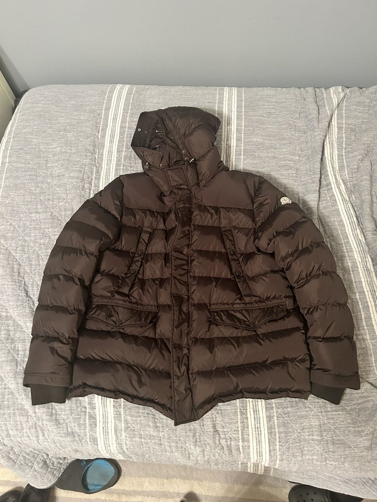 Size 7 moncler coat clearance