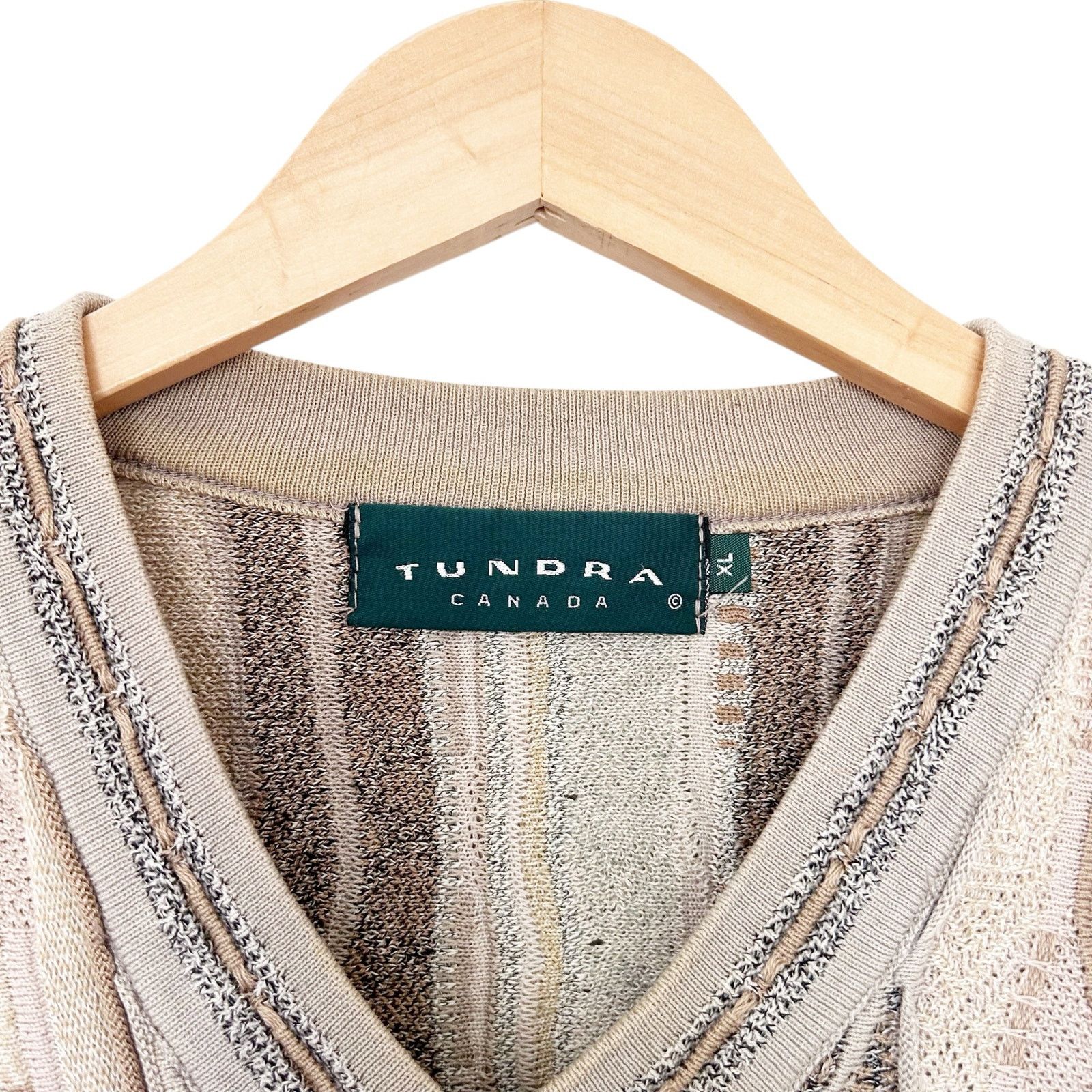 Tundra Vintage Tundra Canada Printed V Neck Sweater Sz xL Size US XL / EU 56 / 4 - 2 Thumbnail
