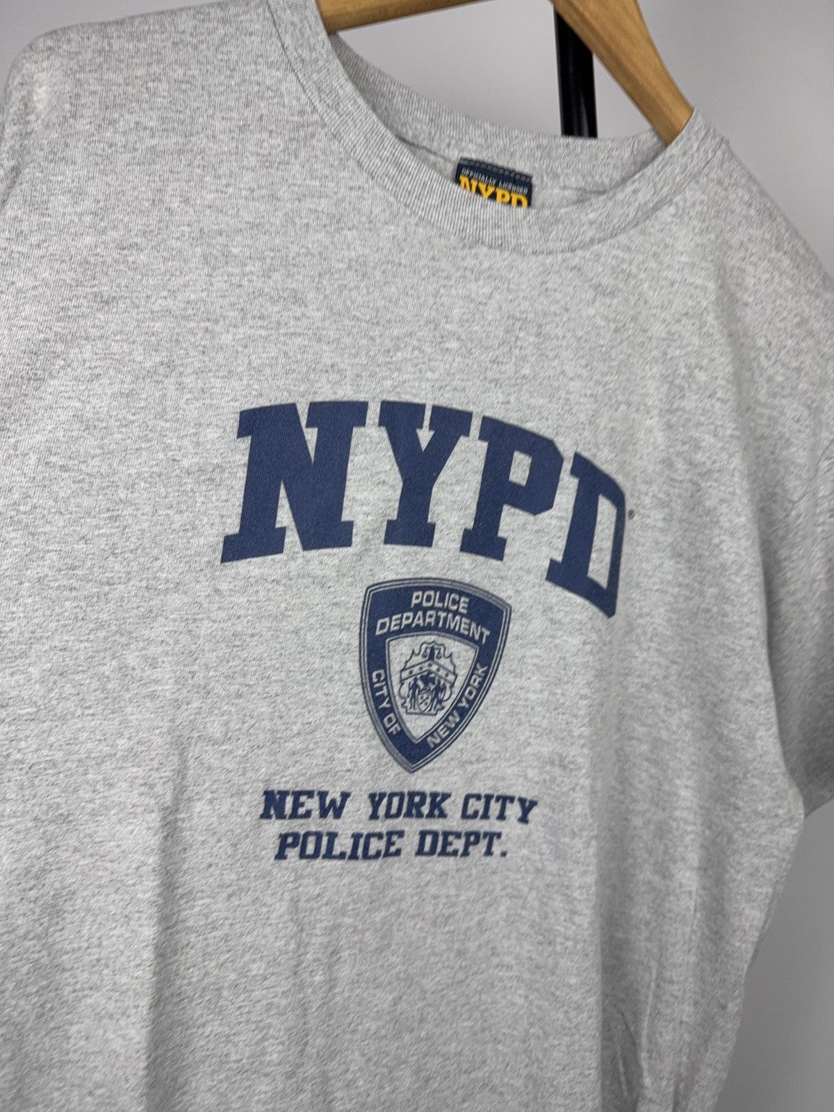 Vintage 00s NYPD Logo New York City Police Dept Logo T-Shirt Grey Size US L / EU 52-54 / 3 - 4 Thumbnail