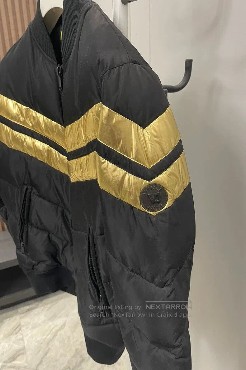 Versace Versace Black and gold down jacket Size US S / EU 44-46 / 1 - 4 Thumbnail