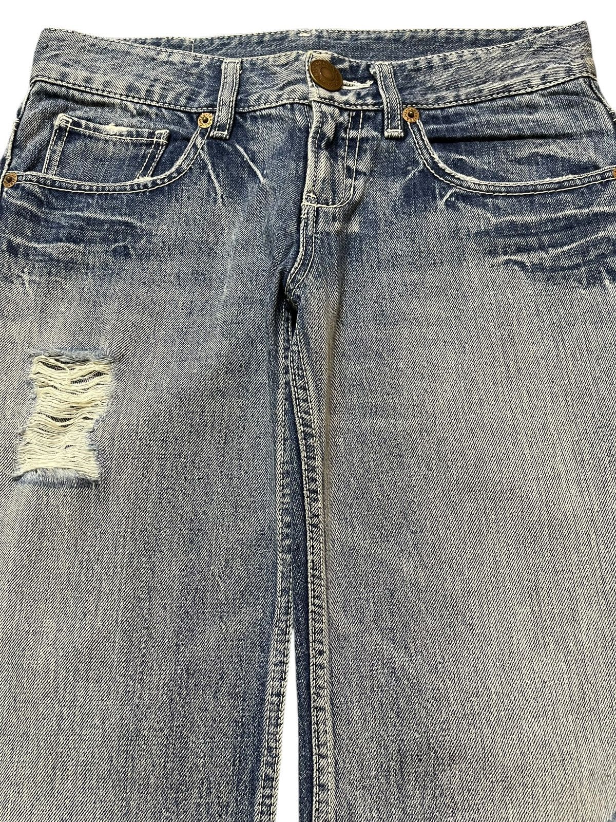 Japanese Brand Vintage Japanese Brand Blue Wash Distress Style Loose Jeans Size US 30 / EU 46 - 3 Thumbnail