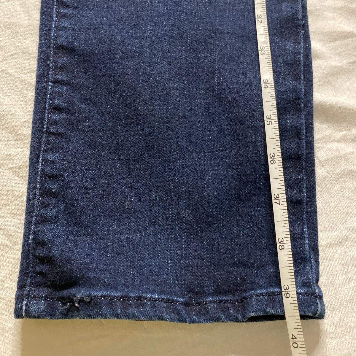 Levi's Levi's Dark Wash Denim Womens Jeans Straight Sz 12 31x30 EUC Size 31" - 12 Thumbnail