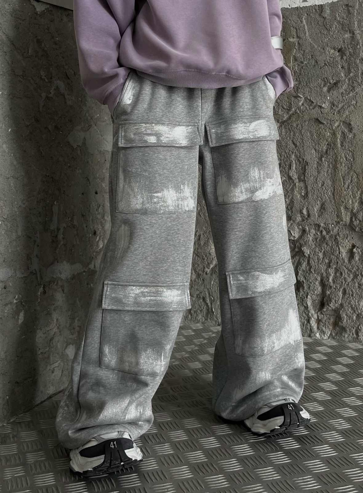 image of Vintage Retro Multi-Pocket Paint Splatter Baggy Cargo Sweatpants in Grey, Men's (Size 30)