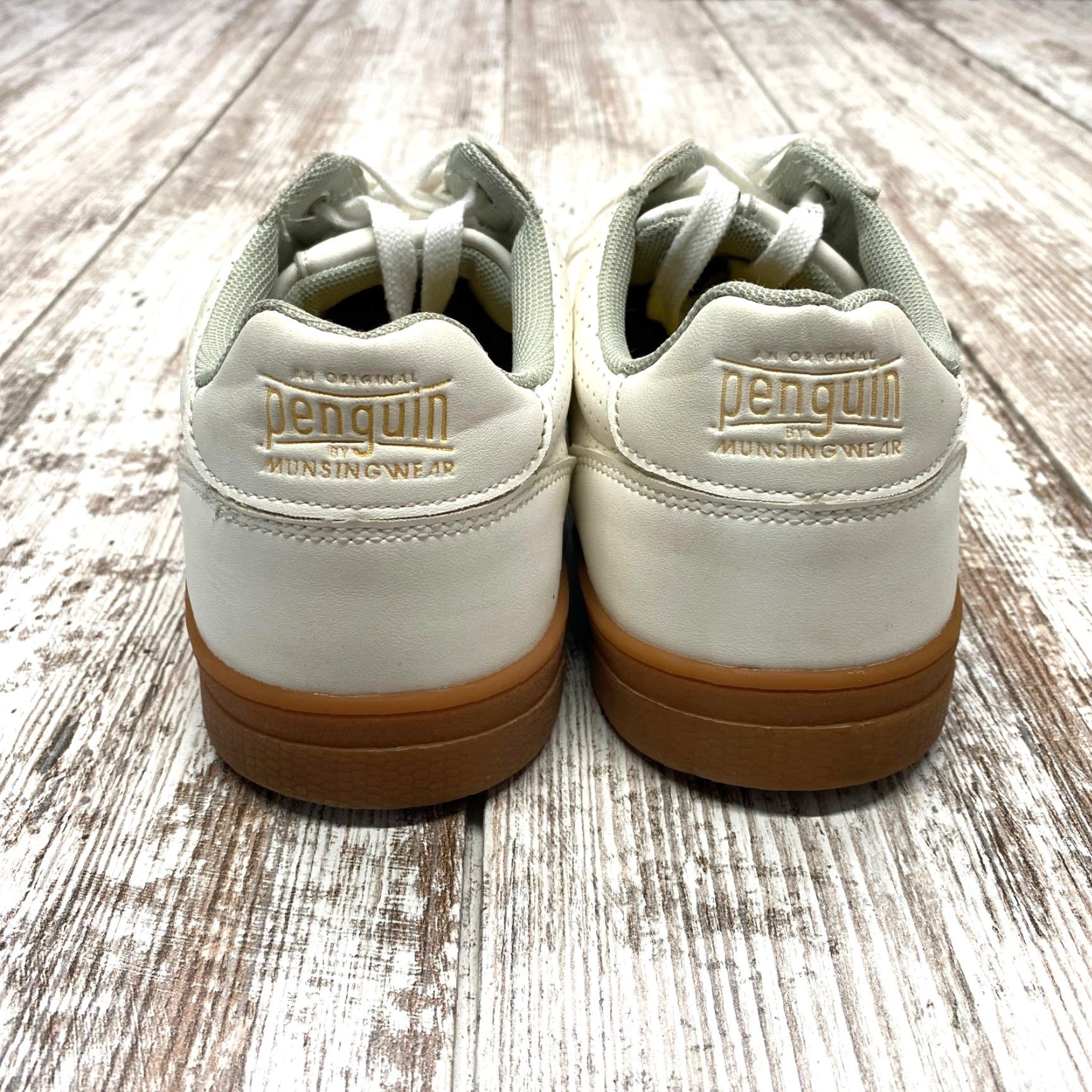 Vintage Munsingwear The Original Penguin Men’s Sneakers 10 White Canvas Casual Comfort Lace Up White EUC Sneakers Mens Size US 10 / EU 43 - 5 Thumbnail