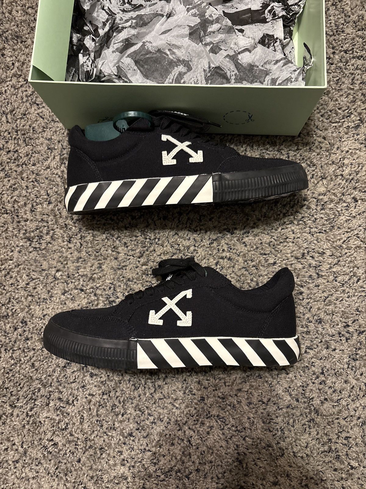 Off-White Black/White Off-white low vulcanized canvas Size US 11 / EU 44 - 2 Thumbnail