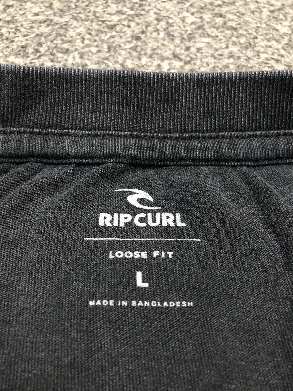 Vintage Crazy Vintage Y2K Sunfaded Rip Curl Centre Logo Backhit Tee Size US L / EU 52-54 / 3 - 15 Thumbnail