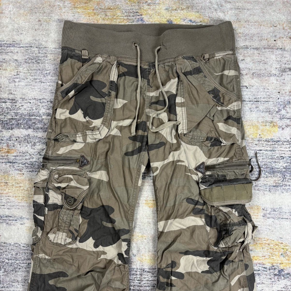 GOA Goa camouflage multi pocket flared cargo pants vkei style Size US 32 / EU 48 - 6 Thumbnail