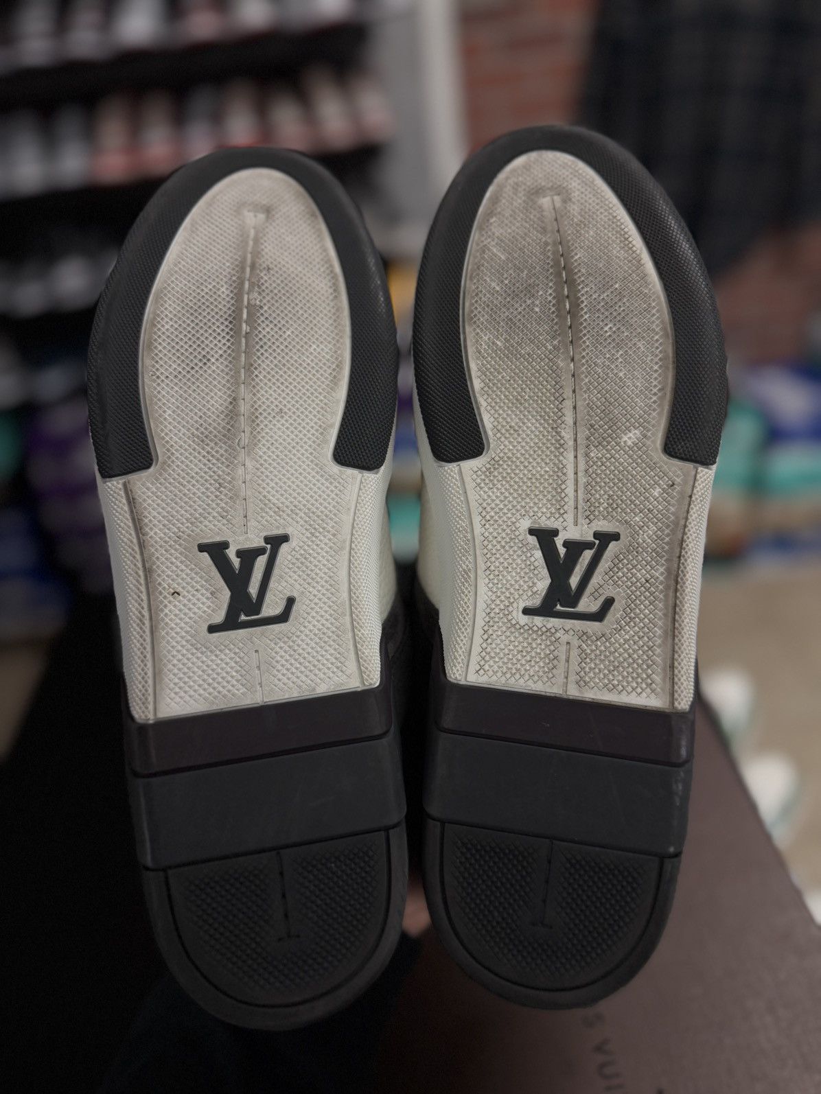 Louis Vuitton Louis Vuitton Graphite Damier Canvas Lowtop 10UK/11US Size US 11 / EU 44 - 16 Thumbnail