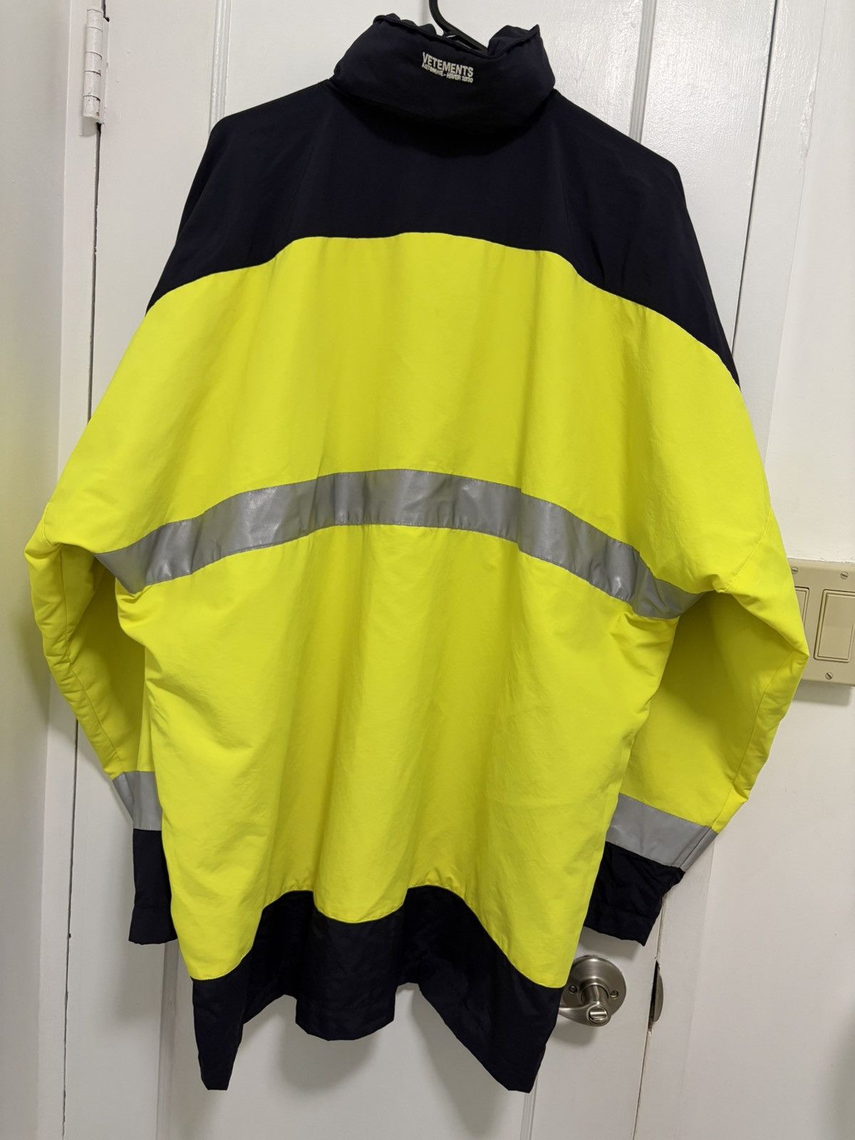 Vetements Vetements F/W19 Hi-Vis Anarchy Reflective Parka Size US XXL / EU 58 / 5 - 4 Thumbnail