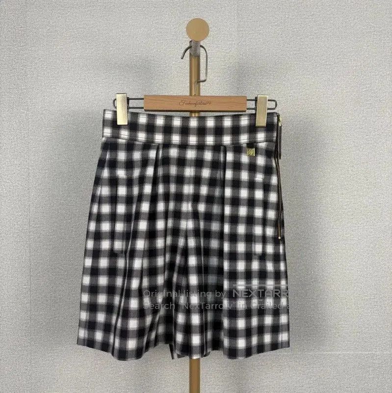 Louis Vuitton Louis Vuitton Checked Cotton Women's Shorts . Size 22" - 1 Thumbnail