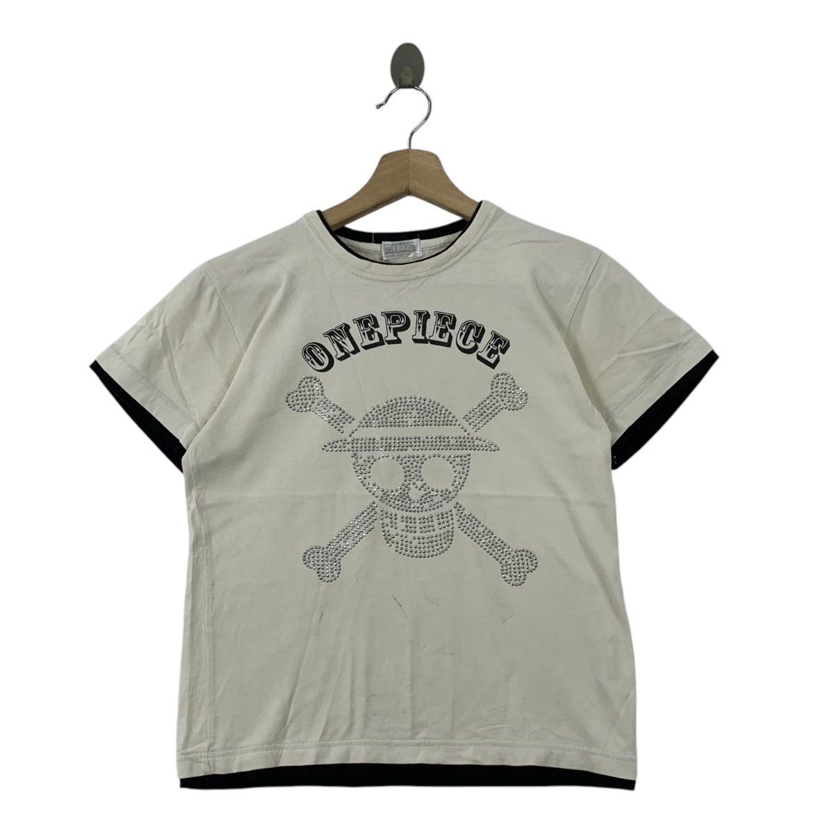 One Piece ONE PIECE ANIME Mugiwara Pirated Swarovski Logo Tee Shirt Size XS / US 0-2 / IT 36-38 - 1 Thumbnail