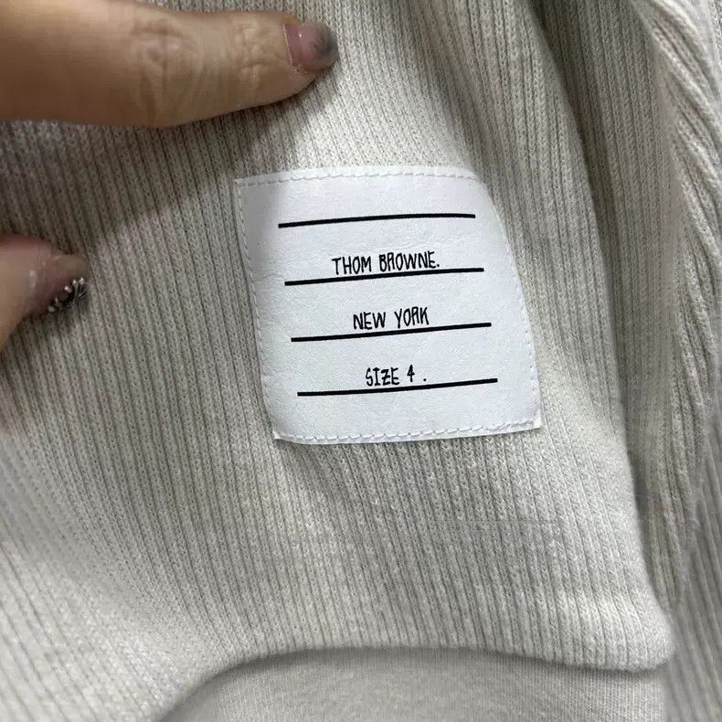 Thom Browne Thom Browne Beige Vertical Stripe Classic Logo Sweater Size US XL / EU 56 / 4 - 3 Thumbnail