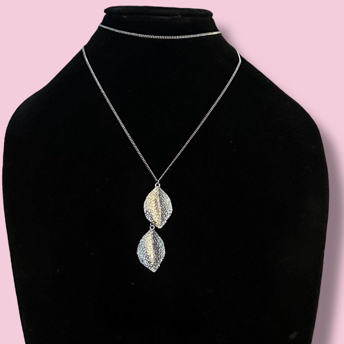 Other Long silver tone double leave pendant necklace Size ONE SIZE - 1 Thumbnail