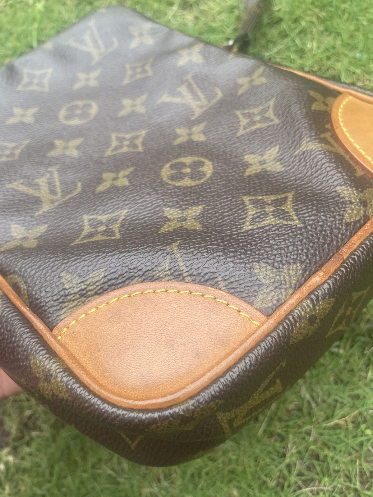 Louis Vuitton Authentic LOUIS VUITTON Danube Shoulder Bag Size ONE SIZE - 12 Thumbnail