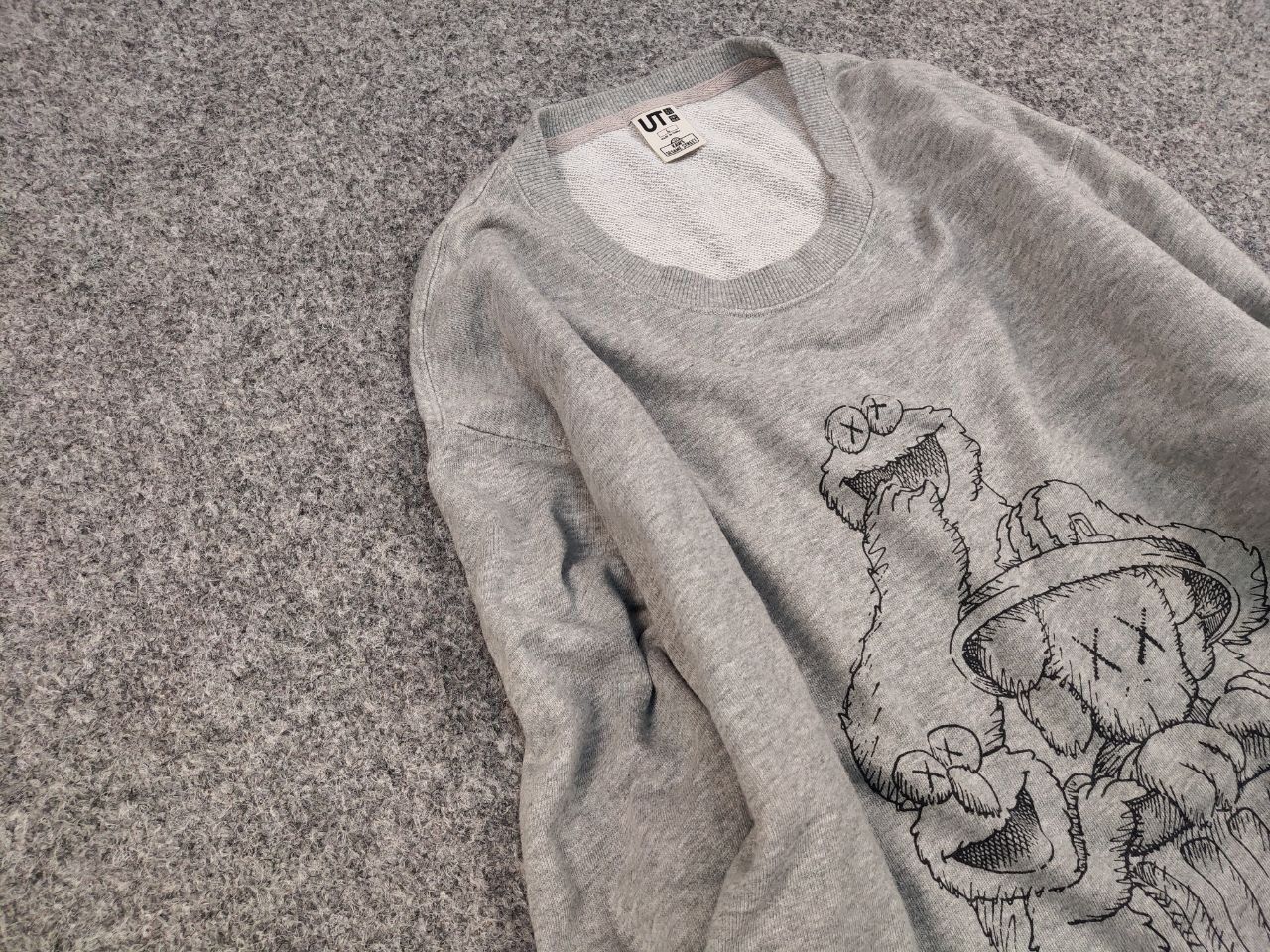 Uniqlo Uniqlo x Kaws Sesame Street Logo Gray Crew Chek Sweatshirt Size US L / EU 52-54 / 3 - 7 Thumbnail