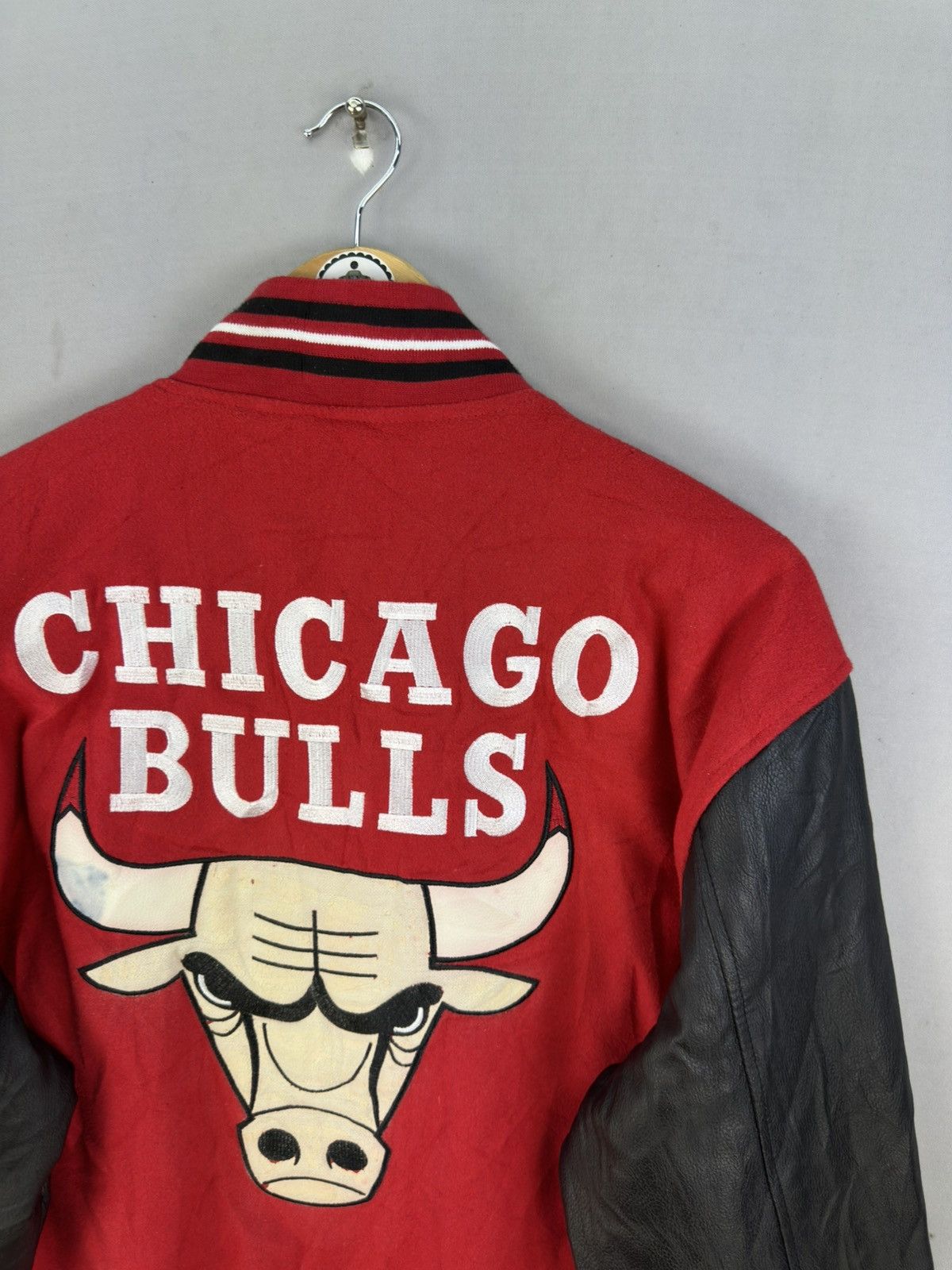 NBA NBA Official Merchandise Chicago Bulls Varsity Jacket Size US XL / EU 56 / 4 - 5 Thumbnail