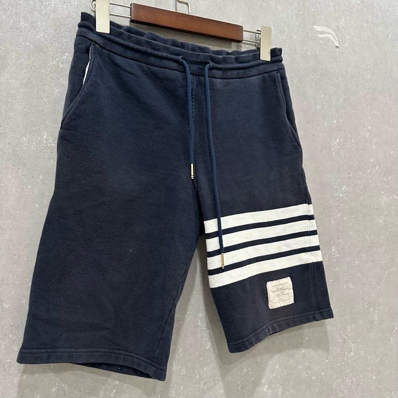 Thom Browne Thom Browne size1 Four-barrel shorts Size US 26 / EU 42 - 3 Thumbnail