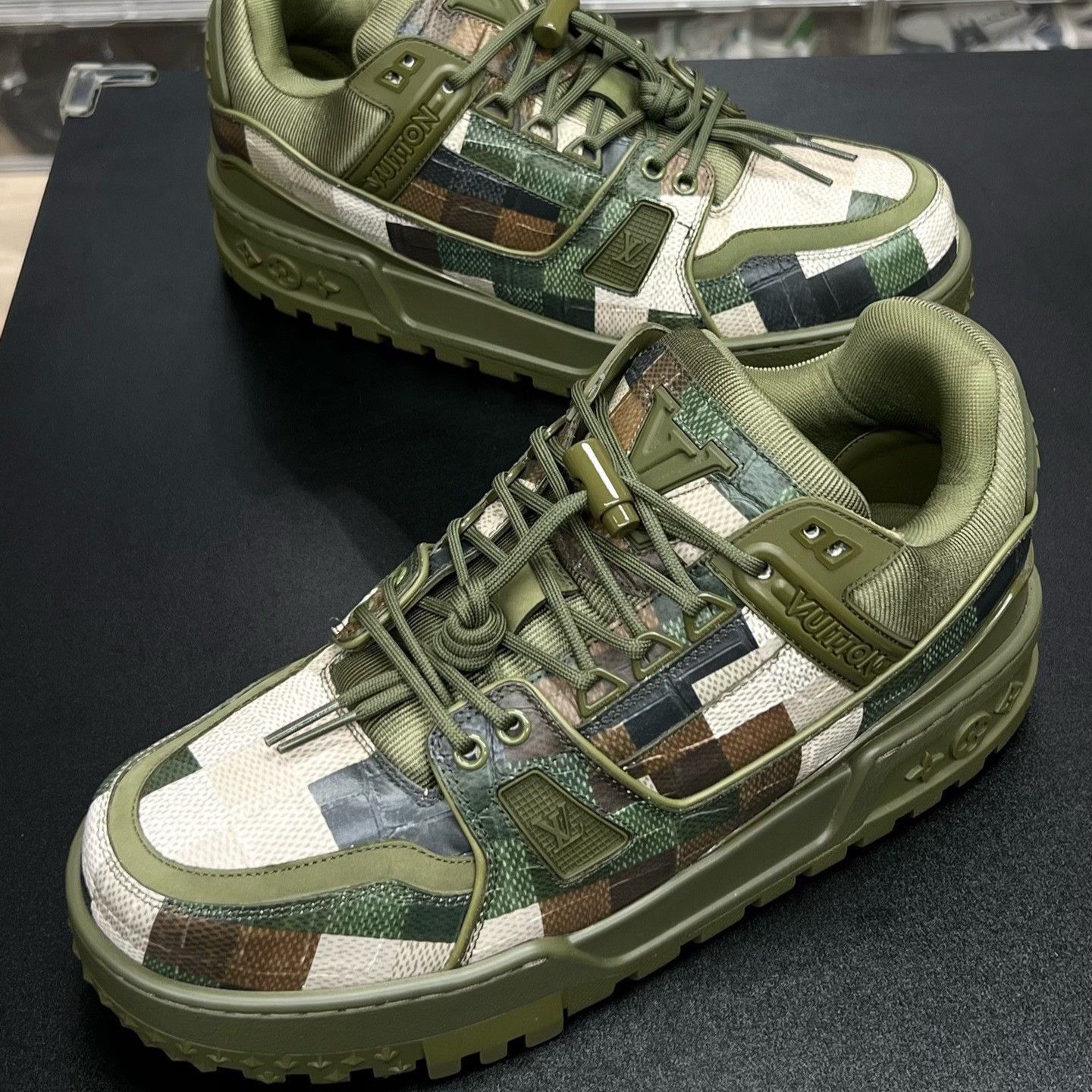 Louis Vuitton Louis Vuitton Green Camo Designer Size US M / EU 48-50 / 2 - 1 Thumbnail