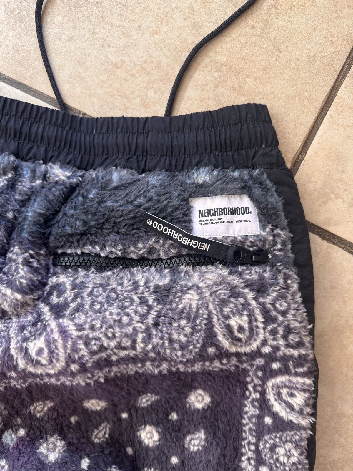 Japanese Brand × Neighborhood NEIGHBORHOOD BANDANA PATTERN FLEECE PANTS BLACK Size US 31 - 9 Thumbnail