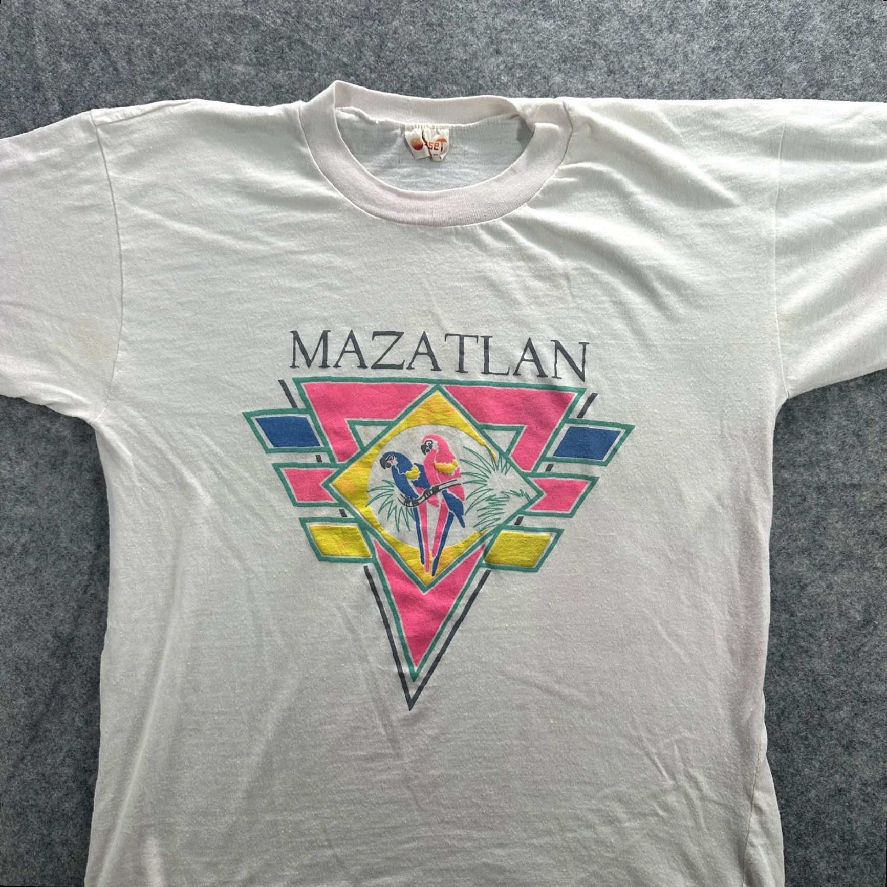 Vintage VINTAGE Sunset Mazatlan White Parrot Graphic 80s Mexico Tee Shirt Mens Medium 80s Parrot Graphic Sunset Souvenir Mexico Tour Shirt Mens Size US L / EU 52-54 / 3 - 2 Thumbnail