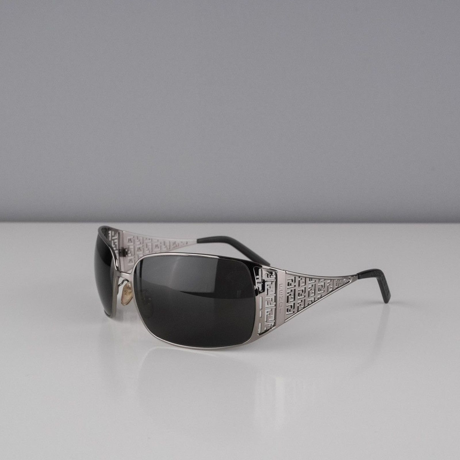 小物 FENDI Vintage Silver logo sunglasses Vintage fendi ff multi silver logo sunglasses