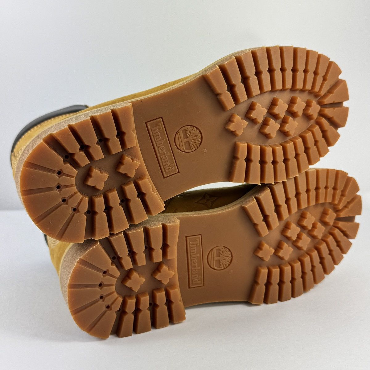 Louis Vuitton x TIMBERLABD MONOGRAM BOOTS Size US 9 / EU 42 - 9 Thumbnail