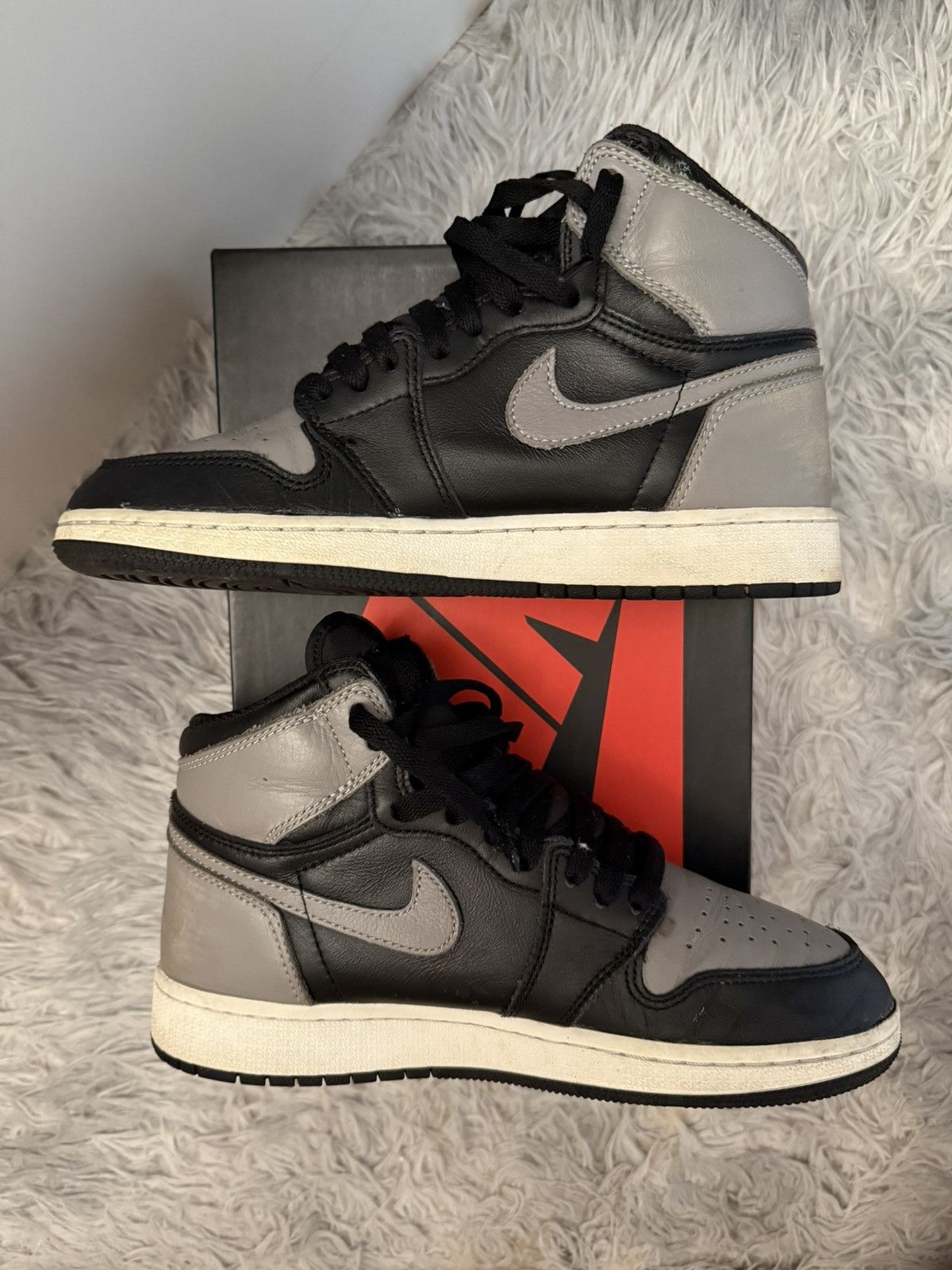 Jordan Brand Air Jordan Retro 1 High OG BG Shadow Size US 6 / EU 39 - 2 Thumbnail