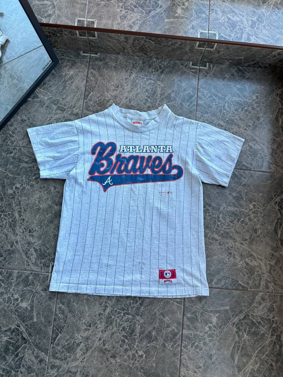 Nutmeg Vintage 90s Nutmeg Mills Atlanta Braves MLB T-Shirt USA Size US S / EU 44-46 / 1 - 1 Thumbnail