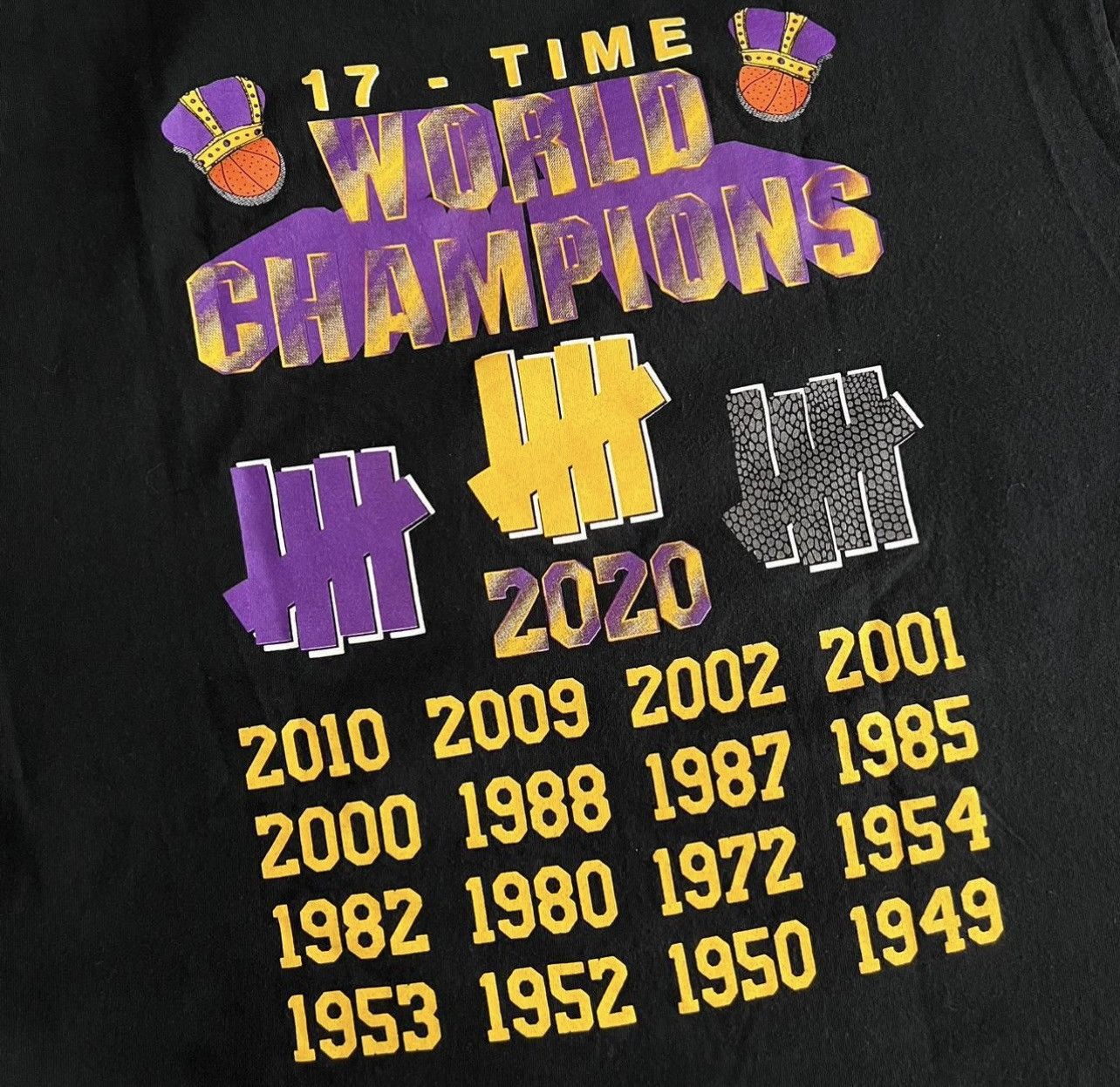 NBA × Undefeated Undefeated x Lakers 2020 NBA Champions Shirt Size US XL / EU 56 / 4 - 1 Thumbnail