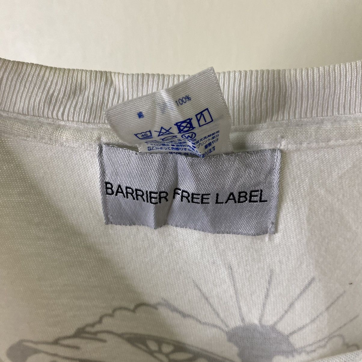 Japanese Brand Barrier Free Label Surf Graffiti Art Design LS Tee Size US M / EU 48-50 / 2 - 3 Thumbnail