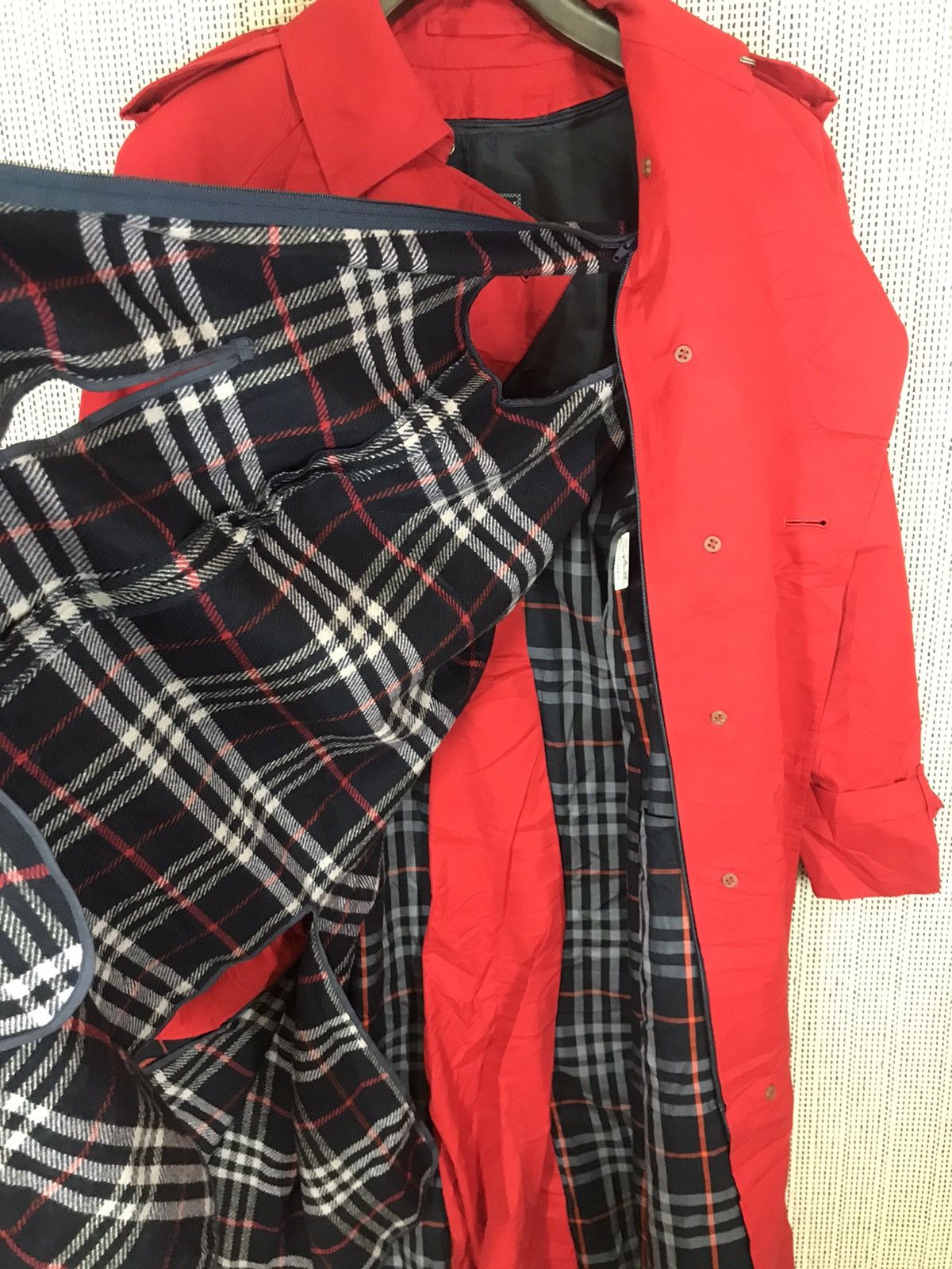 Burberry 🔥RARE COLOUR🔥BURBERRY TRENCH COAT RED NICE DESIGN Size US M / EU 48-50 / 2 - 7 Thumbnail