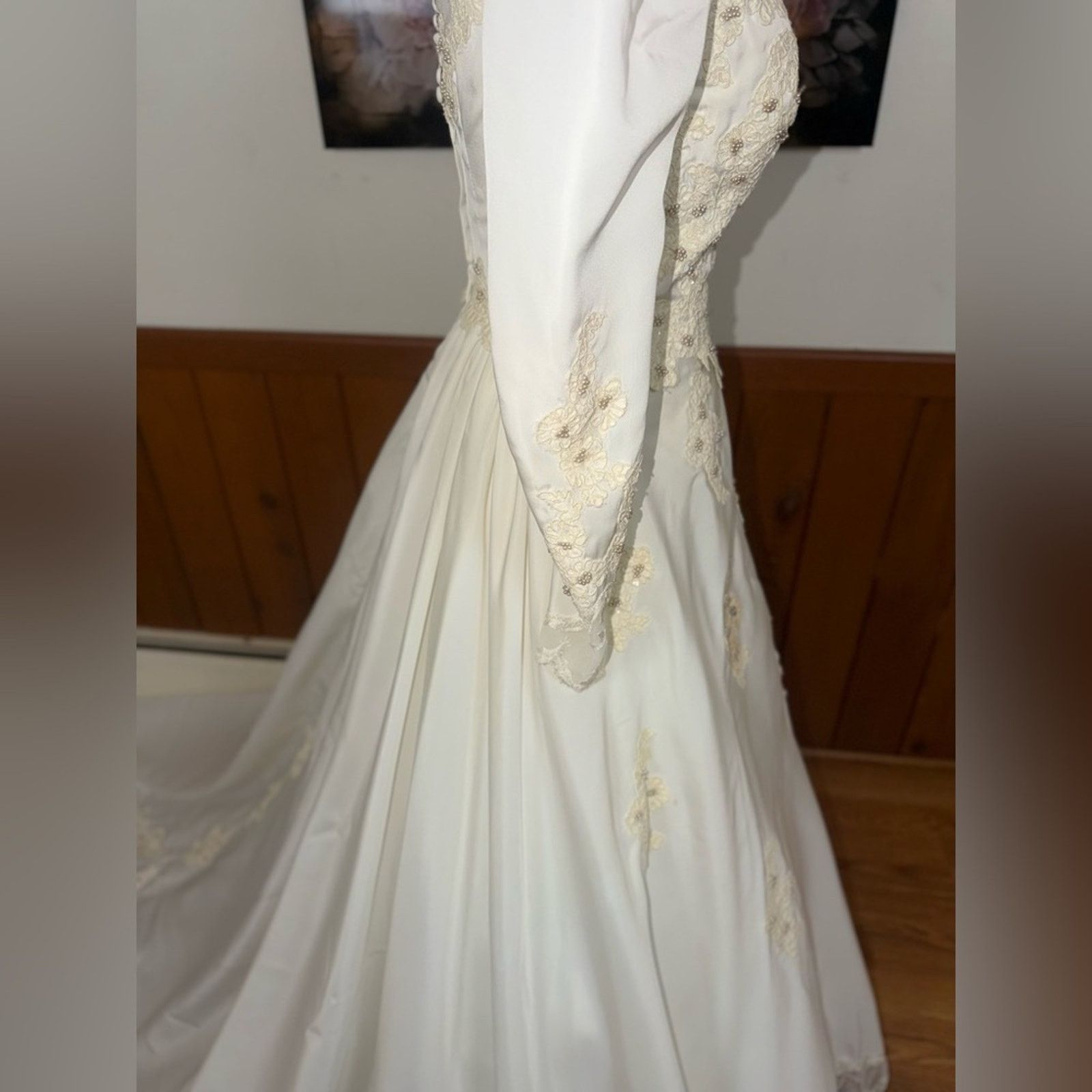 Vintage Beautiful Vintage 1980 Ivory Beaded Long Sleeve Wedding Gown Size M / US 6-8 / IT 42-44 - 8 Thumbnail