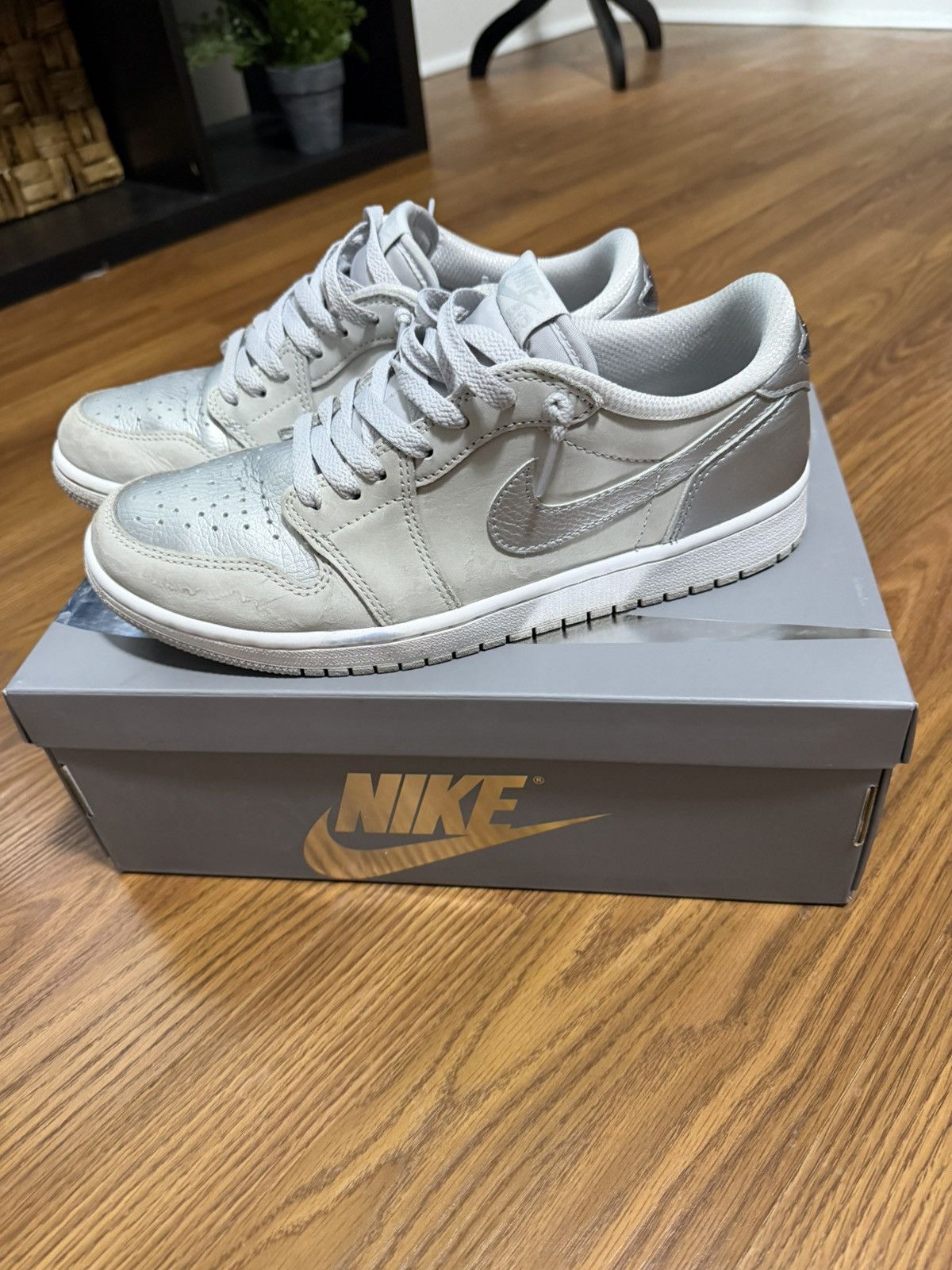 Nike Nike Air Jordan 1 Retro Low OG l Metallic Silver Size 8.5. Size US 8.5 / EU 41-42 - 1 Thumbnail