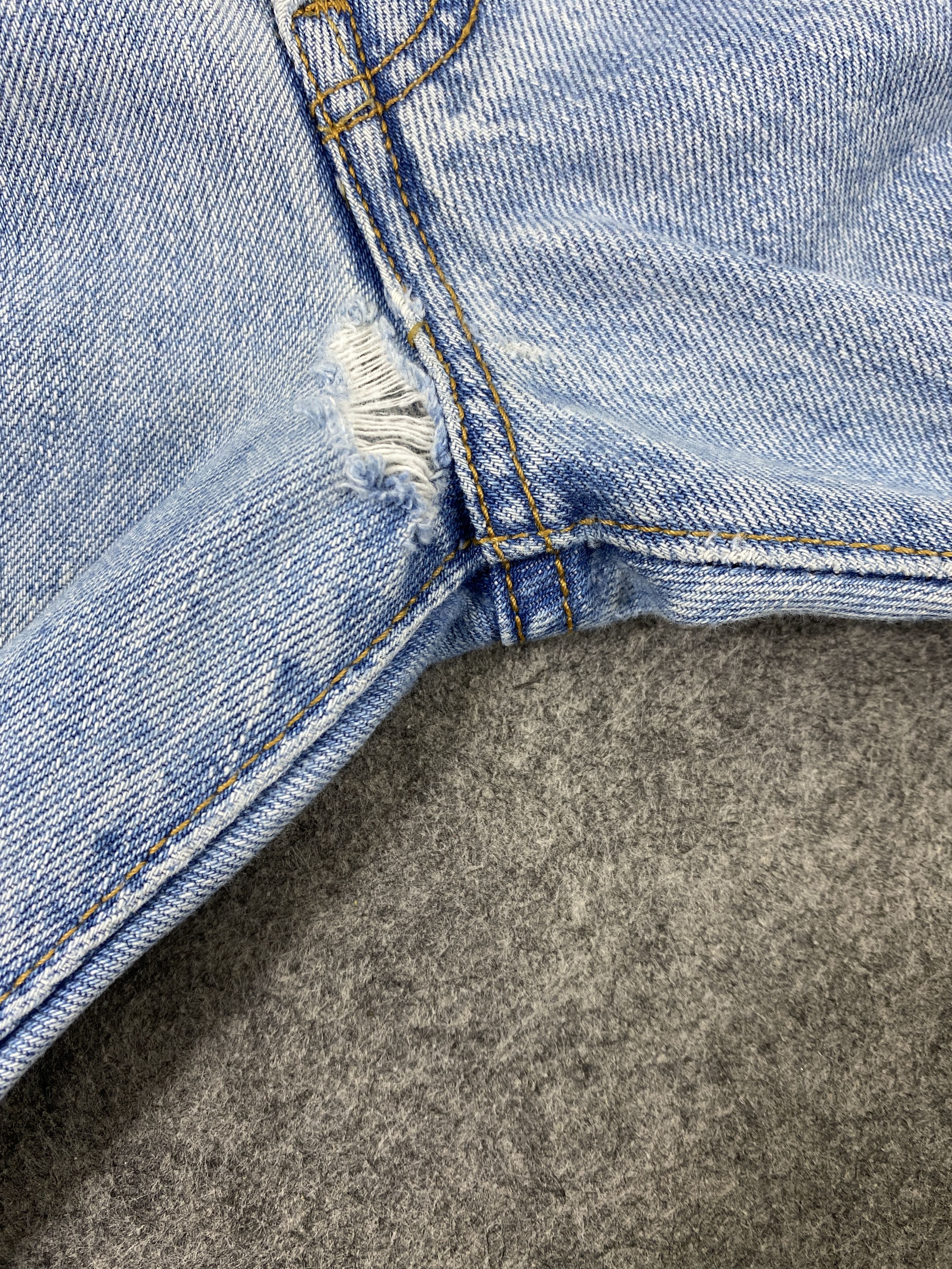 Levi's 90's Light Blue Vintage Levi's 501 Jeans 37x29 Denim -JN2428 Size US 37 - 14 Thumbnail