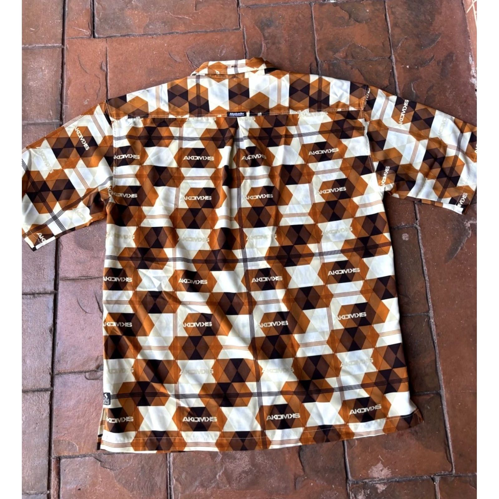 Akademiks VINTAGE Akademiks AOP Hawaiian Button Up Shirt Mens XL Hip Hop Shirt Size US XL / EU 56 / 4 - 3 Thumbnail
