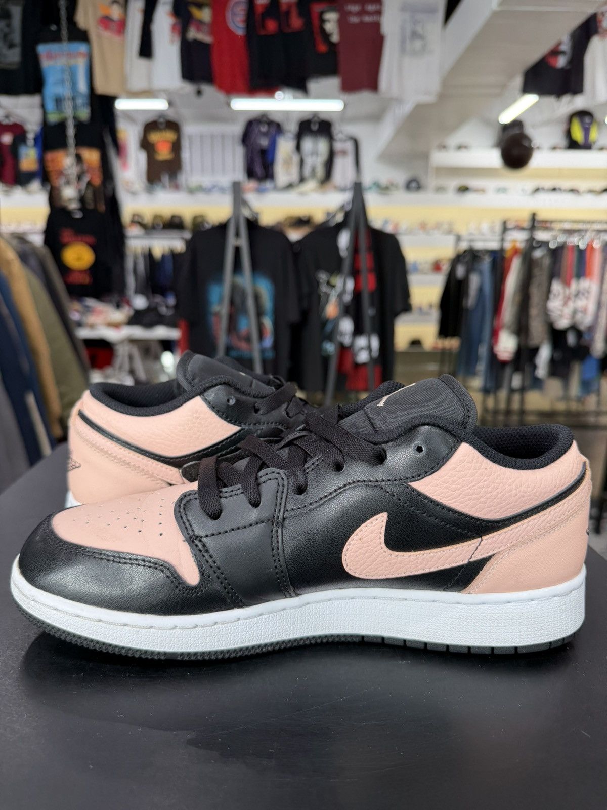 Jordan Brand Air Jordan 1 Low Crimson Tint Size 7Y (2021) Size US 7 / EU 40 - 4 Thumbnail