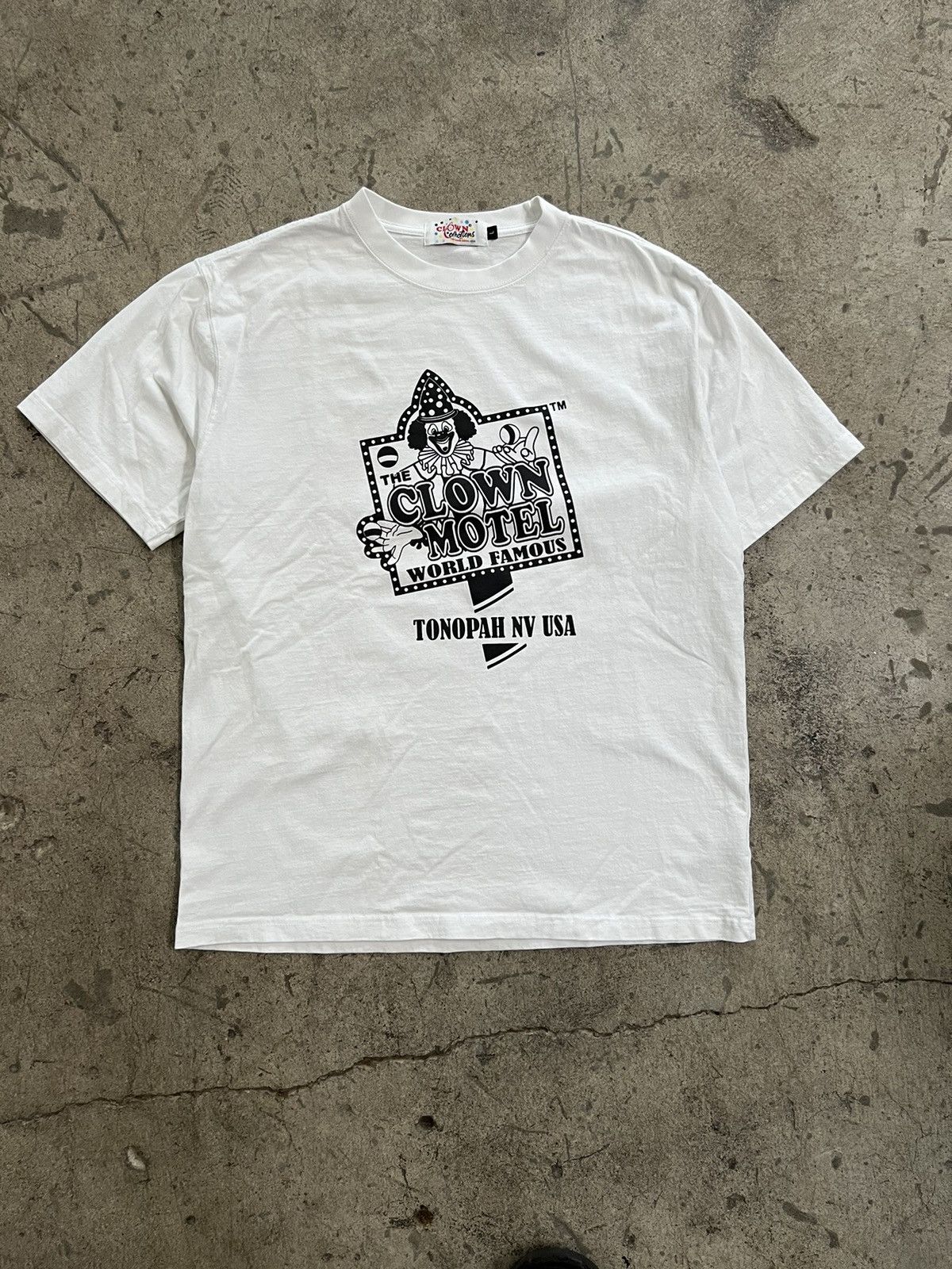 Vintage Streetwear Clown Motel Tonopoe Nevada white t shirt L Size US L / EU 52-54 / 3 - 1 Thumbnail