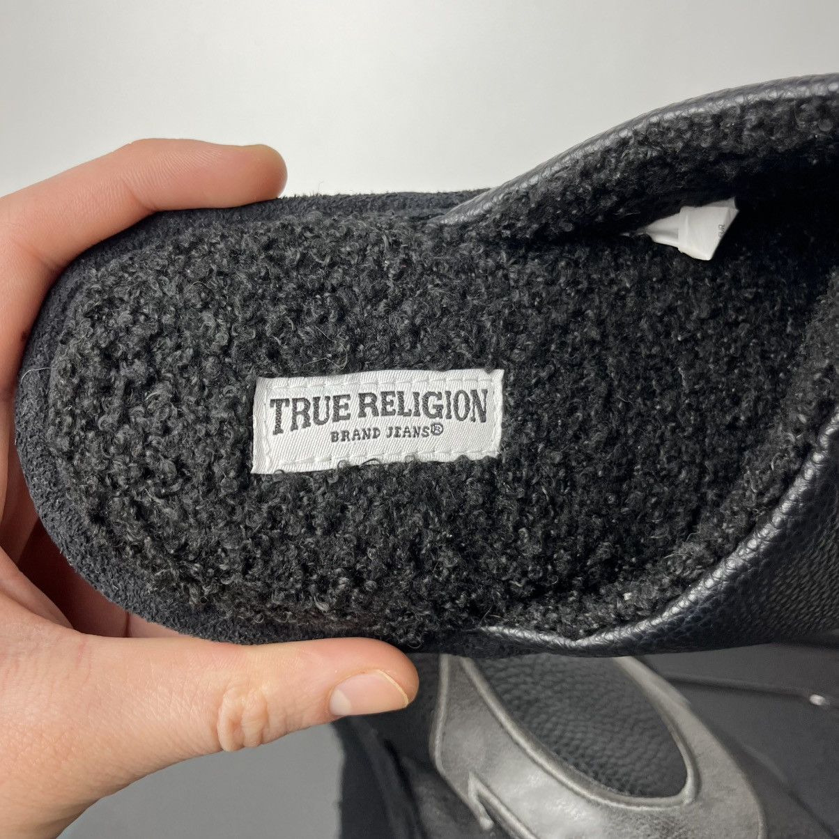 True Religion Y2k True Religion Men's Slippers e Black Leather Size 7/8 Size US 8 / EU 41 - 4 Thumbnail