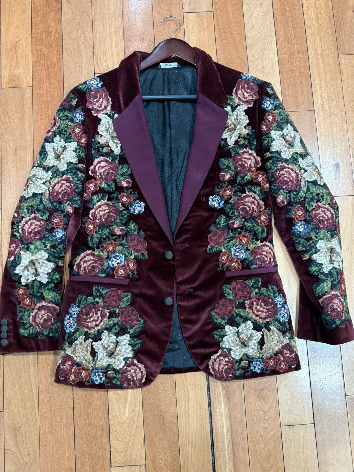 Dolce & Gabbana Dolce & Gabbana embroidered velvet jacket suit