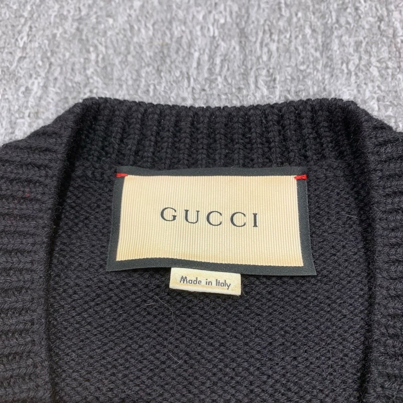 Gucci Gucci little bee V-neck sweater 2501-Nextarrow Size US S / EU 44-46 / 1 - 7 Thumbnail