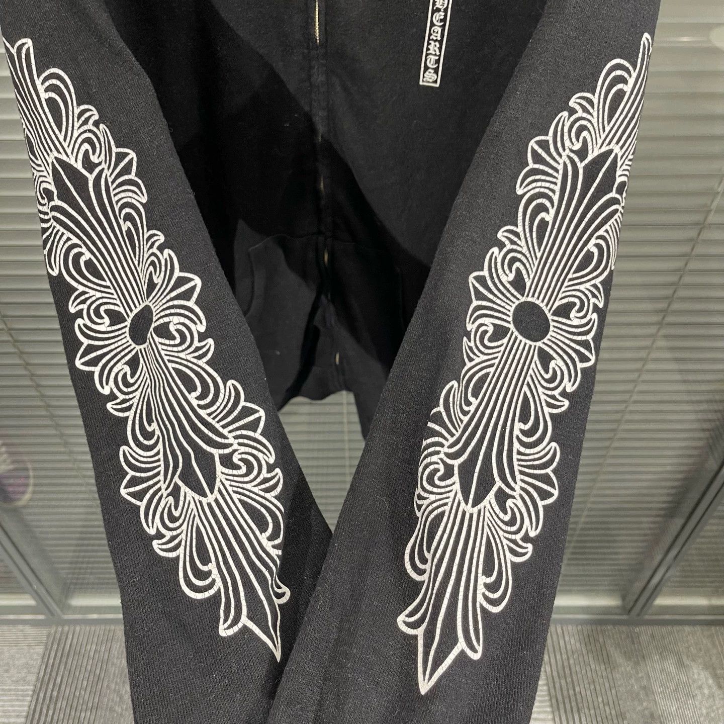 Chrome Hearts Chrome Hearts Black Kylin Arm Horseshoe Zip L 9/10 (P/CH Flaw) Size US L / EU 52-54 / 3 - 5 Thumbnail