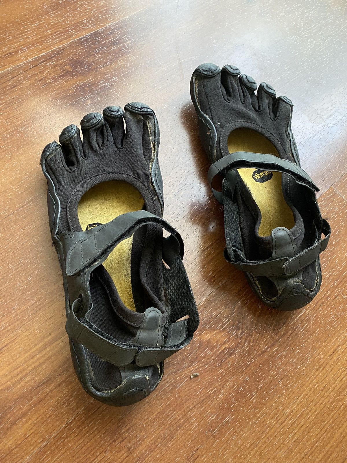 Vibram Vibram Five Fingers black shoes with front straps Size US 8.5 / EU 41-42 - 12 Thumbnail