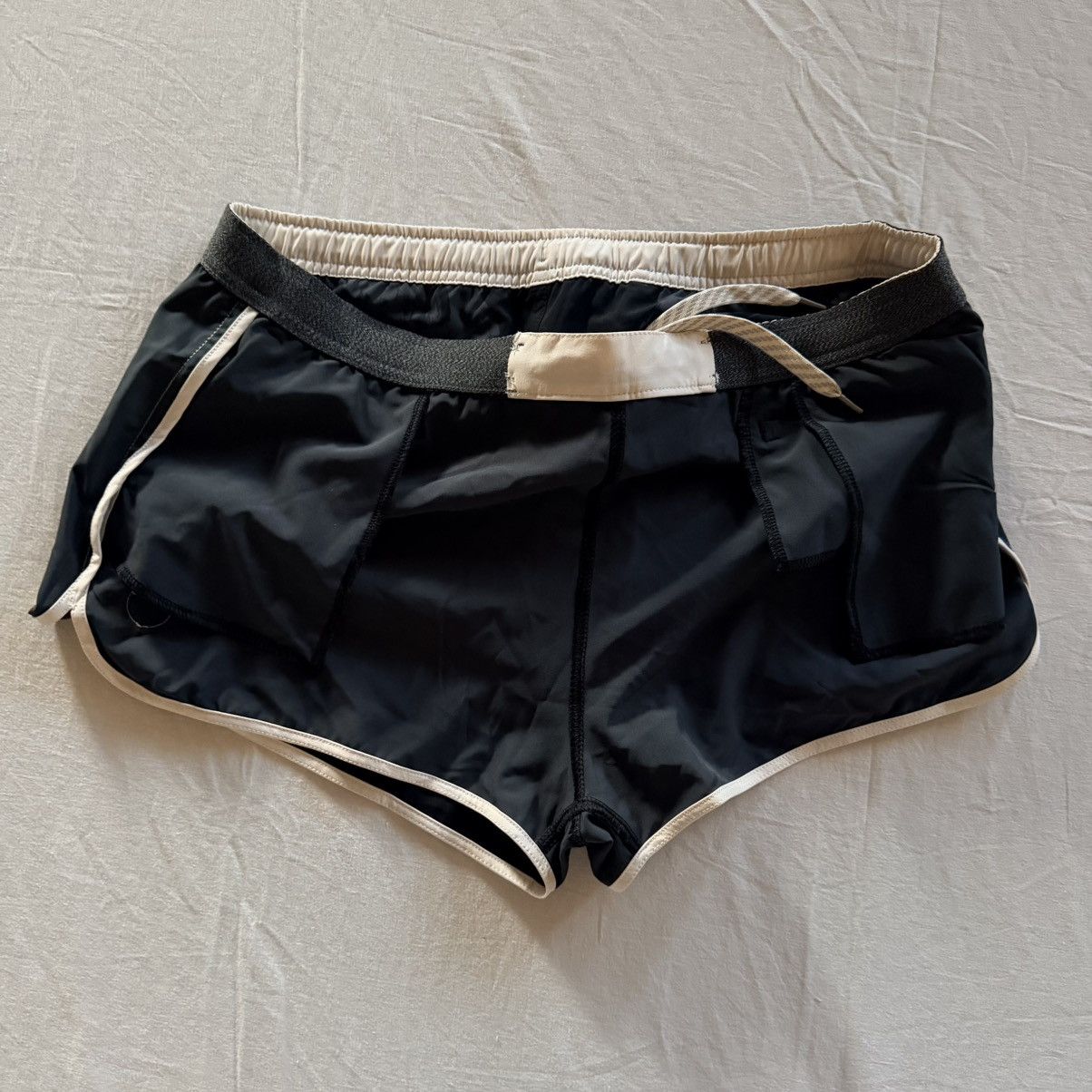 Vuori Vuori Women's Performance Shorts Floral Print XL 2” Inseam Size 34" / US 12 / IT 48 - 7 Thumbnail