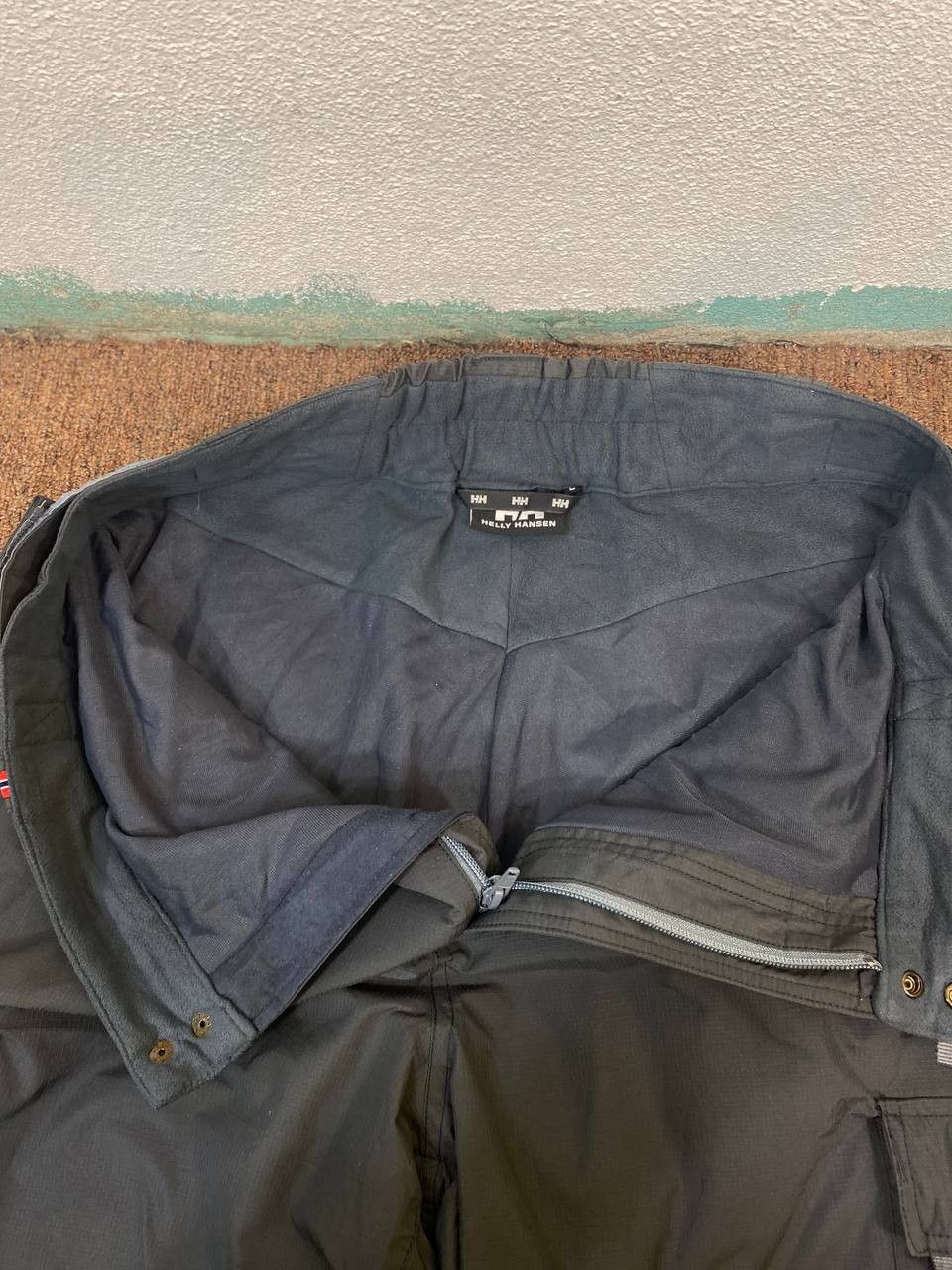 Helly Hansen helly hansen ski pants very nice design Size US 38 / EU 54 - 13 Thumbnail