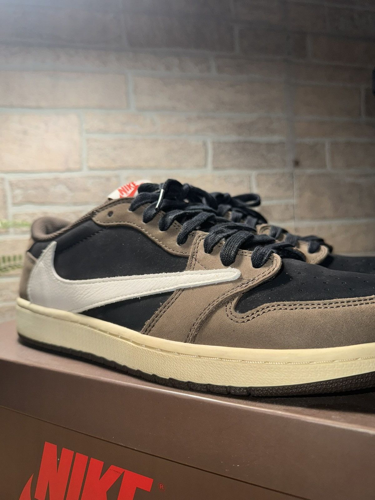 Nike × Travis Scott Jordan 1 Retro Low Mocha TRAVIS SCOTT Size US 12 / EU 45 - 3 Thumbnail