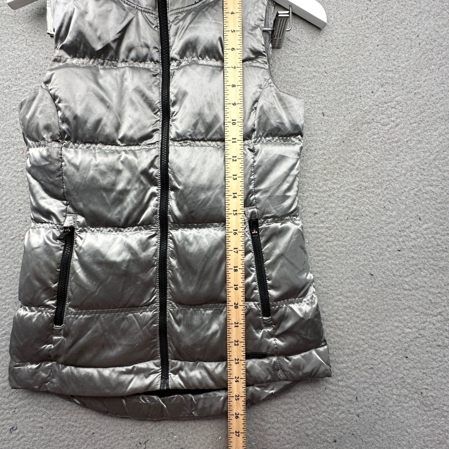 Athleta Athleta Vest Jacket Womens XXS Full Zip Pockets Twill Silver Goose Down Puffer Vest, 2XS, Petite, Polyester Shell, Used Condition, Stains Size XXS / US 00 / IT 34 - 4 Thumbnail