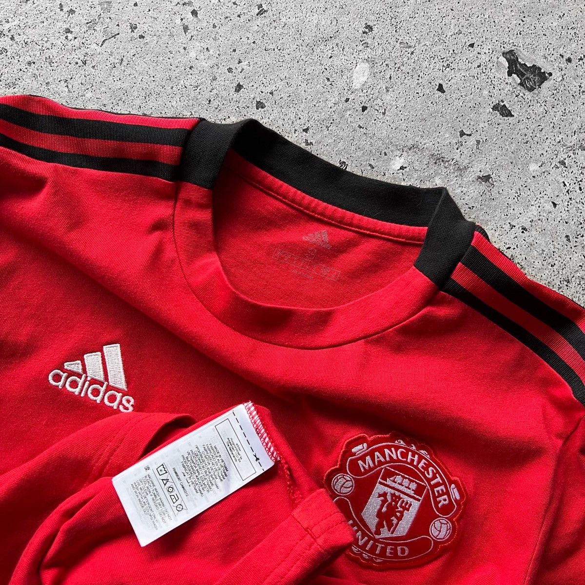 Adidas Adidas x FC Manchester United 2021/22 Red Cotton SS T-Shirt Size US S / EU 44-46 / 1 - 4 Thumbnail